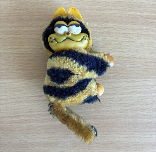 Vintage garfield clip - garfield,