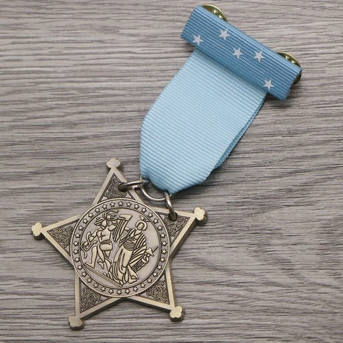 Ww2 award medal - ,