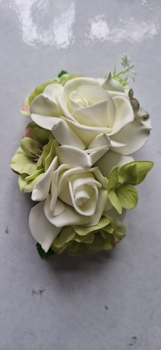 Hair flower corsage - or,