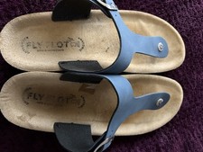 Woman’s Sandals Fly Flot
