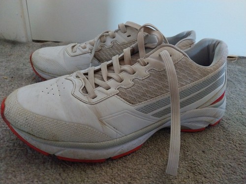 Cricket spike type shoes size - cricket,