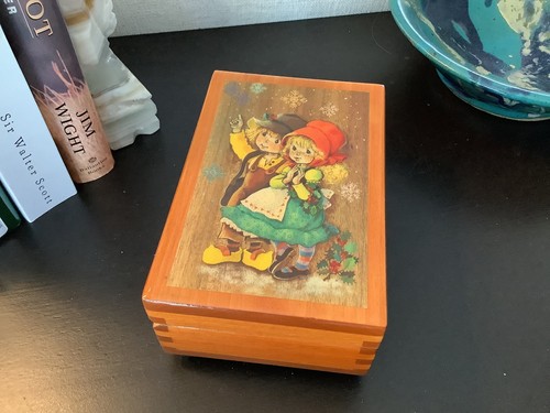 Lacquered music box reuge - lacquered,