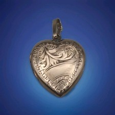 Vintage 9ct Gold Back & Front Photo Locket Pendant Heart Shaped 2.91g