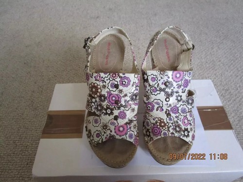 Hush puppies size - 4, amour