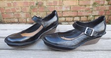 Clarks Unstructured Black