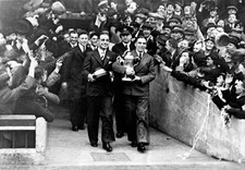 Sunderland win 1937 FA Cup