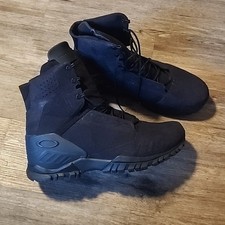 Oakley SI-8 Field Assault