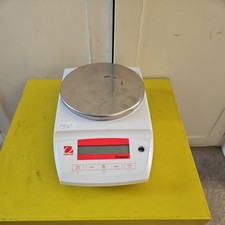 Ohaus Pioneer PA2102 Weighing