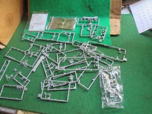 Assorted military vehicle kit - assorted,