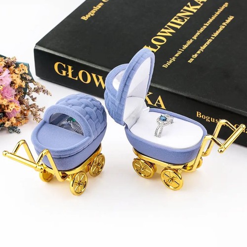 Luxury velvet jewellery gift - luxury,