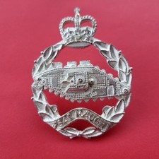 4th Royal Tank Regiment Piper's Glengarry Badge White Metal Queen's Crown
