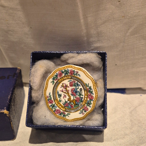 Coalport brooch porcelain in - brooch.,