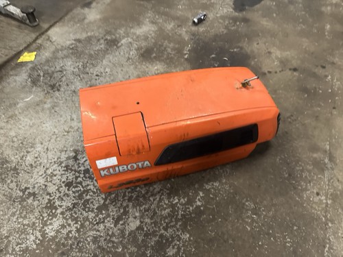 Kubota l3830 tractor - kubota, bonnet