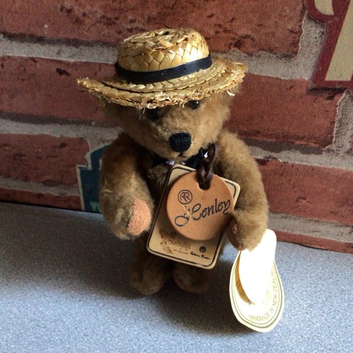 Artist bear henley robin - henley,
