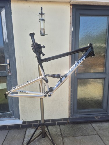 Giant anthem frame - anthem, 18"