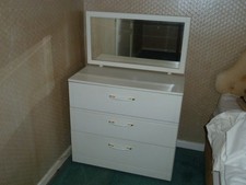 I want to sell a white dressing table. Solid, modern style.