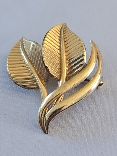 Vintage signed floraliu gold - signed,