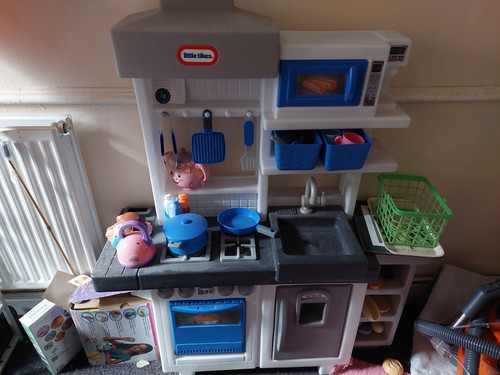 Little tikes play kitchen - little,