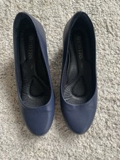 Piccadilly crew shoes. Navy