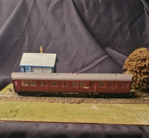 Airfix 1977 maroon autocoach - maroon,