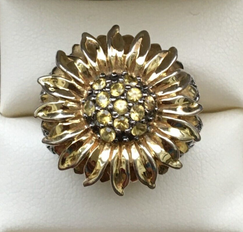 Unusual yellow sapphire - unusual,