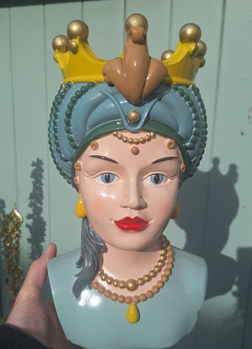 Figure head flower - head,