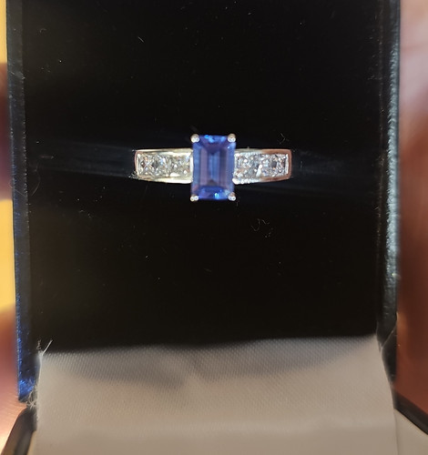 9ct white gold - gold, tanzanite