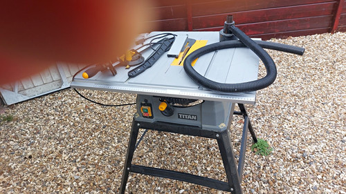 Titan 240v corded table - titan,