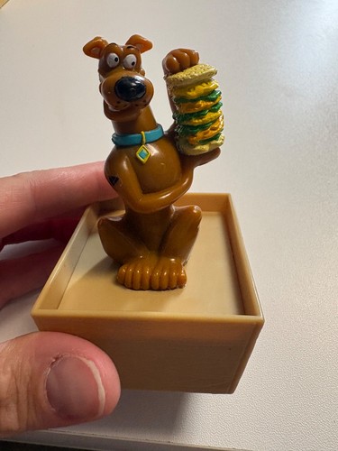 Scooby doo plastic toy - scooby,