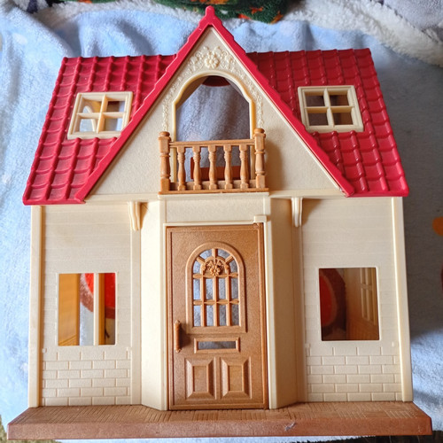 Sylvanian families red roof - families,