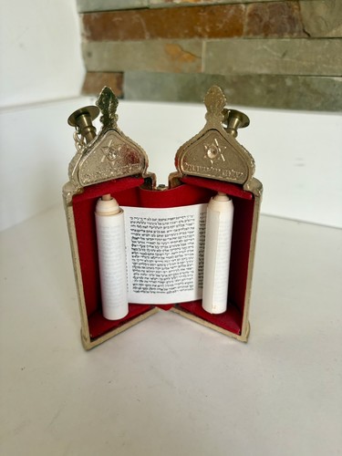 Torah sefer scroll book bible