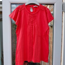 Mia Moda red pleated short