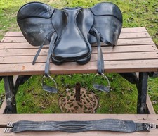 Minster Saddlery Black 17 1/2 Inch Medium Wide Dressage Saddle - Good Condition
