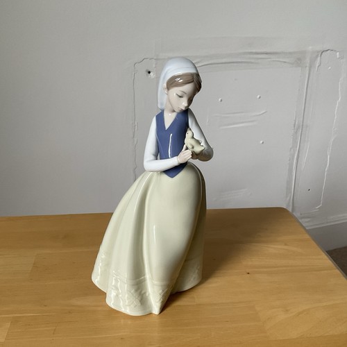 Nao figurine young lady - of,