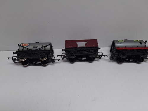 Triang wagons tank and 1 - 2,
