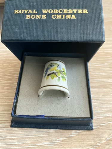 Royal worcester bird thimble - worcester,