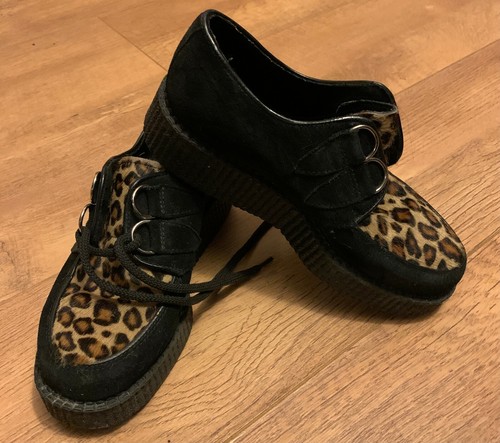 Pair brothel - a,