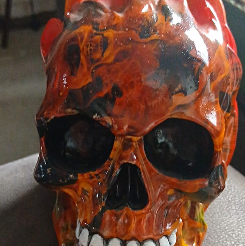 Flaming skull resin money - skull,