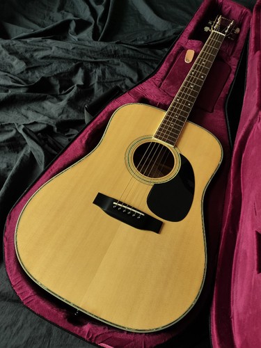 Morris acoustic guitar - w-30,