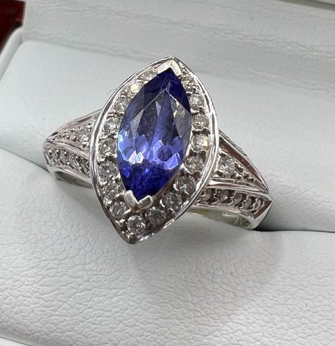 18ct white gold tanzanite - gold,
