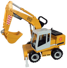 Large Bruder Liebherr 912 Excavator Children's Toy 1/16 Scale  Yellow/White