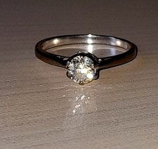 18ct White gold natural