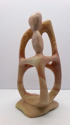 Inch embracing couple - 12,