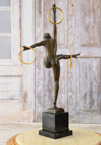 Bronze woman sculpture - woman,