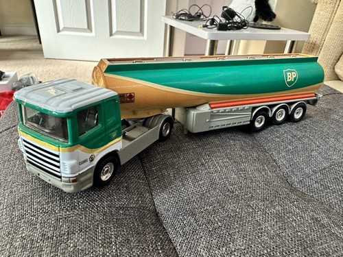Corgi truck model hgv - bp,
