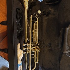 YAMAHA GOLD BRASS TRUMPET WITH