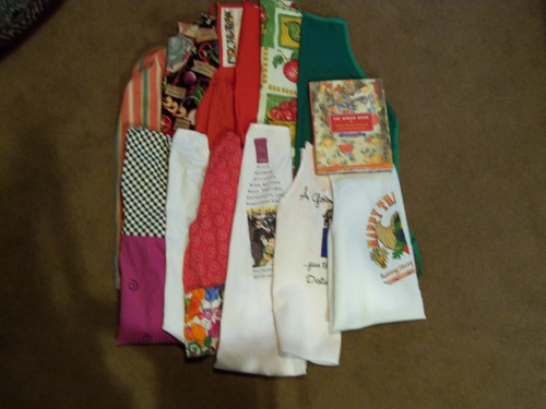 Lot full size aprons - full,