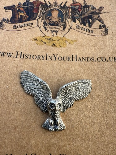 Flying barn owl quality - quality, silver