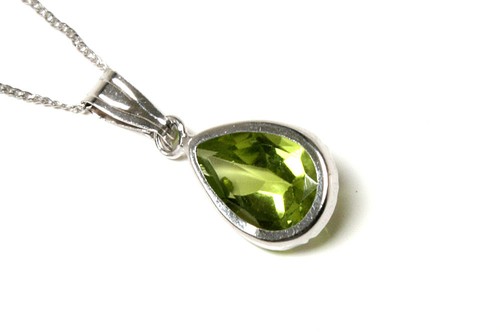 9ct white gold - peridot, pendant
