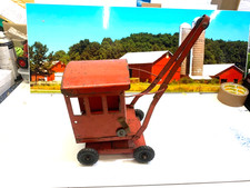 TRIANG.VINTAGE. LARGE METAL